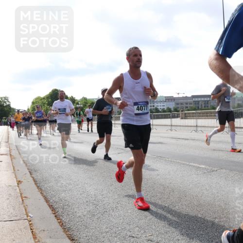 29.06.2025 - hella hamburg halbmarathon Lena Gebhardt http://msf.ph/oto/8240125 29.06.2025 09:56:22 Lombardsbrücke 1061, 1216, 1257, 1452, 1499, 1502, 1507, 1592, 1628, 1689, 1877, 2058, 2082, 2083, 2250, 2260, 2504, 2771, 2818, 2864, 2953, 2996, 3060, 3256, 3296, 3543, 4065, 4077, 4404, 4557, 4711, 4833, 5116, 5482, 5600, 5607, 5978, 6115, 6134, 6168, 6286, 6511, 6512, 6561, 6562, 7100, 7178, 7224, 7332, 7383, 7475, 7583, 7943, 8335, 8361, 8514, 8968, 8989, 8996, 9246, 9537, 9597, 10596 meine-sportfotos.de
