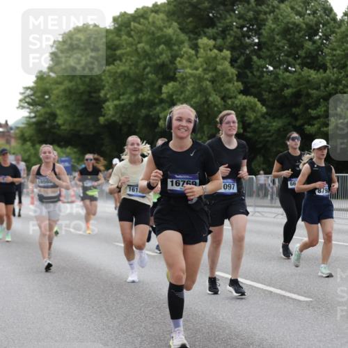 29.06.2025 - hella hamburg halbmarathon Jannik Wohlers http://msf.ph/oto/8240131 29.06.2025 10:29:39 Lombardsbrücke 1097, 1547, 1694, 2302, 3443, 3573, 3613, 4580, 5063, 5322, 6598, 6616, 6626, 8792, 8941, 10162, 12305, 12537, 12710, 13031, 14304, 16182, 16601, 16604, 16735, 16769, 17529, 18503 meine-sportfotos.de