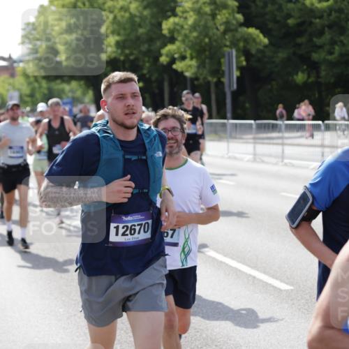 29.06.2025 - hella hamburg halbmarathon Jannik Wohlers http://msf.ph/oto/8240150 29.06.2025 09:54:25 Lombardsbrücke 1817, 1942, 2222, 2367, 2592, 2596, 2955, 3208, 3209, 4832, 5447, 5884, 6290, 6389, 6723, 6978, 6991, 7335, 7908, 8117, 8482, 8487, 8657, 8916, 8981, 9038, 9051, 9093, 9661, 9710, 9924, 11125, 11518, 11519, 11688, 12094, 12269, 12367, 12670, 13147, 13421, 13698, 13726, 13919, 14248, 14361, 14814, 15350, 15478, 15479, 15684, 16110, 16127, 16403, 16834, 16907, 17353, 17544, 17865, 18118, 18190, 18370, 18801, 18915, 18923 meine-sportfotos.de