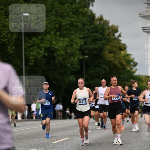 29.06.2025 - hella hamburg halbmarathon Dr. Thomas Lammeyer http://msf.ph/oto/8240172 29.06.2025 10:14:00 Kennedybrücke 1483, 1513, 1573, 1838, 3921, 4389, 5511, 7042, 7250, 7333, 7685, 8090, 8219, 8890, 9366, 9434, 9674, 9681, 9816, 9988, 10036, 10943, 11027, 11180 meine-sportfotos.de