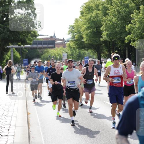 29.06.2025 - hella hamburg halbmarathon Jannik Wohlers http://msf.ph/oto/8240196 29.06.2025 09:54:26 Lombardsbrücke 1817, 2222, 2367, 2592, 2596, 2955, 3208, 3209, 4832, 5399, 5447, 5884, 6290, 6389, 6723, 6978, 6991, 7335, 7908, 8117, 8482, 8487, 8657, 8916, 8981, 9038, 9051, 9093, 9661, 9710, 9924, 11125, 11518, 11519, 11688, 12094, 12269, 12367, 12670, 13147, 13698, 13726, 13919, 14248, 14361, 14814, 15350, 15478, 15479, 15684, 16110, 16127, 16403, 16834, 16907, 17544, 17674, 17865, 18118, 18190, 18370, 18801, 18915, 18923 meine-sportfotos.de