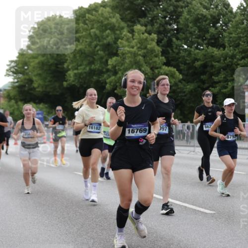 29.06.2025 - hella hamburg halbmarathon Jannik Wohlers http://msf.ph/oto/8240198 29.06.2025 10:29:39 Lombardsbrücke 1097, 1547, 1694, 2302, 3443, 3573, 3613, 4580, 5063, 5322, 6598, 6616, 6626, 8792, 8941, 10162, 12305, 12537, 12710, 13031, 14304, 16182, 16601, 16604, 16735, 16769, 17529, 18503 meine-sportfotos.de