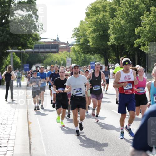 29.06.2025 - hella hamburg halbmarathon Jannik Wohlers http://msf.ph/oto/8240218 29.06.2025 09:54:26 Lombardsbrücke 1817, 2222, 2367, 2592, 2596, 2955, 3208, 3209, 4832, 5399, 5447, 5884, 6290, 6389, 6723, 6978, 6991, 7335, 7908, 8117, 8482, 8487, 8657, 8916, 8981, 9038, 9051, 9093, 9661, 9710, 9924, 11125, 11518, 11519, 11688, 12094, 12269, 12367, 12670, 13147, 13698, 13726, 13919, 14248, 14361, 14814, 15350, 15478, 15479, 15684, 16110, 16127, 16403, 16834, 16907, 17544, 17674, 17865, 18118, 18190, 18370, 18801, 18915, 18923 meine-sportfotos.de