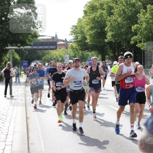 29.06.2025 - hella hamburg halbmarathon Jannik Wohlers http://msf.ph/oto/8240242 29.06.2025 09:54:26 Lombardsbrücke 1817, 2222, 2367, 2592, 2596, 2955, 3208, 3209, 4832, 5399, 5447, 5884, 6290, 6389, 6723, 6978, 6991, 7335, 7908, 8117, 8482, 8487, 8657, 8916, 8981, 9038, 9051, 9093, 9661, 9710, 9924, 11125, 11518, 11519, 11688, 12094, 12269, 12367, 12670, 13147, 13698, 13726, 13919, 14248, 14361, 14814, 15350, 15478, 15479, 15684, 16110, 16127, 16403, 16834, 16907, 17544, 17674, 17865, 18118, 18190, 18370, 18801, 18915, 18923 meine-sportfotos.de
