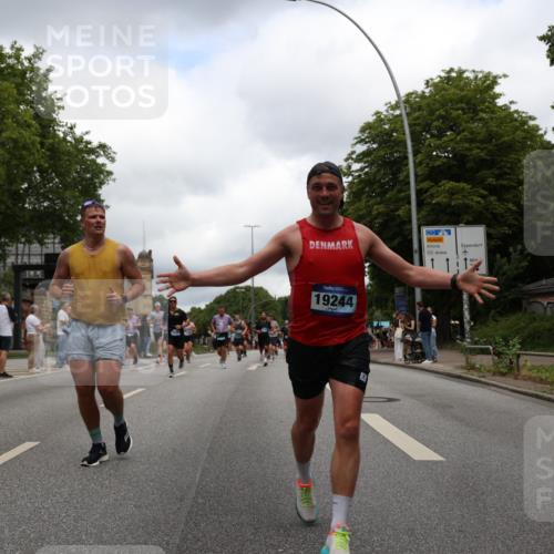 29.06.2025 - hella hamburg halbmarathon Yannick Fuchs http://msf.ph/oto/8240271 29.06.2025 10:47:19 20KM 1061, 1151, 1258, 1499, 1706, 1783, 2074, 2082, 2099, 2346, 2910, 3059, 3208, 3209, 3334, 4065, 4419, 4635, 4770, 5077, 6198, 6628, 6877, 7177, 7509, 7864, 8273, 8361, 8390, 8651, 9142, 9537, 10549, 10724, 10891, 10895, 11588, 11589, 11604, 11689, 11992, 12413, 12490, 12875, 12909, 12910, 13289, 13997, 14323, 15061, 15126, 15179, 15430, 15497, 15681, 16538, 16986, 18134, 18590, 18720, 18901, 19244 meine-sportfotos.de
