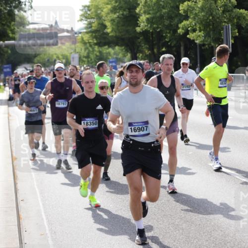 29.06.2025 - hella hamburg halbmarathon Jannik Wohlers http://msf.ph/oto/8240327 29.06.2025 09:54:27 Lombardsbrücke 1817, 2222, 2367, 2592, 2596, 2955, 3208, 3209, 4832, 5399, 5447, 5884, 6290, 6389, 6723, 6978, 6991, 7335, 7908, 8117, 8482, 8487, 8657, 8916, 8981, 9038, 9051, 9093, 9476, 9661, 9710, 9924, 11125, 11518, 11519, 11688, 12094, 12269, 12670, 13147, 13698, 13726, 13919, 14248, 14361, 14814, 15350, 15478, 15479, 15684, 16110, 16127, 16403, 16834, 16907, 17544, 17674, 17865, 18118, 18190, 18370, 18801, 18915, 18923 meine-sportfotos.de