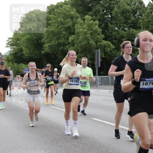 29.06.2025 - hella hamburg halbmarathon Jannik Wohlers http://msf.ph/oto/8240333 29.06.2025 10:29:40 Lombardsbrücke 1097, 1547, 1694, 3443, 3573, 3613, 4580, 5063, 5322, 6598, 6616, 6626, 8792, 8941, 10162, 12305, 12504, 12537, 12710, 13031, 14304, 16182, 16601, 16604, 16735, 16769, 17529, 18503 meine-sportfotos.de