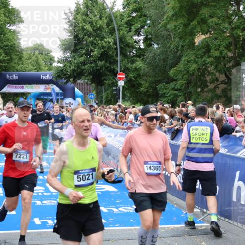 29.06.2025 - hella hamburg halbmarathon Zöllner http://msf.ph/oto/8240335 29.06.2025 10:55:54 Ziel 1179, 2612, 3256, 3668, 4772, 6569, 7221, 7976, 8968, 9246, 12858, 13474, 16401, 16434, 16786, 18125, 18867, 19047 meine-sportfotos.de