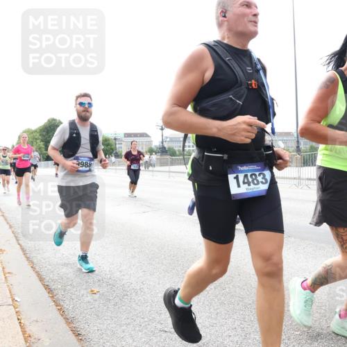 29.06.2025 - hella hamburg halbmarathon Lena Gebhardt http://msf.ph/oto/8240352 29.06.2025 10:09:43 Lombardsbrücke 1052, 1456, 1483, 1513, 1823, 2978, 4592, 4859, 5806, 5885, 6674, 7058, 7187, 8090, 8685, 9150, 9297, 9306, 9674, 9781, 9988, 10194, 12156, 12255, 12509, 12567, 12862, 13660, 13739, 15697, 16191, 16455, 16688, 16918, 17630, 17899, 18076, 18440, 18707, 18726, 18727, 19166, 19242 meine-sportfotos.de