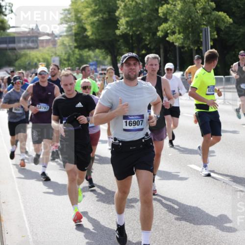 29.06.2025 - hella hamburg halbmarathon Jannik Wohlers http://msf.ph/oto/8240401 29.06.2025 09:54:28 Lombardsbrücke 1817, 2222, 2367, 2592, 2596, 2955, 3208, 3209, 4832, 5399, 5447, 5884, 6290, 6389, 6723, 6978, 6991, 7335, 7908, 8117, 8482, 8487, 8657, 8981, 9038, 9051, 9093, 9476, 9661, 9710, 11125, 11518, 11519, 11688, 12094, 12269, 12670, 13147, 13698, 13726, 13919, 14248, 14361, 14814, 15350, 15478, 15479, 15684, 16110, 16127, 16403, 16907, 17544, 17674, 17865, 18118, 18190, 18370, 18801, 18915, 18923 meine-sportfotos.de