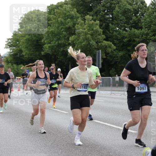 29.06.2025 - hella hamburg halbmarathon Jannik Wohlers http://msf.ph/oto/8240413 29.06.2025 10:29:40 Lombardsbrücke 1097, 1547, 1694, 3443, 3573, 3613, 4580, 5063, 5322, 6598, 6616, 6626, 8792, 8941, 10162, 12305, 12504, 12537, 12710, 13031, 14304, 16182, 16601, 16604, 16735, 16769, 17529, 18503 meine-sportfotos.de