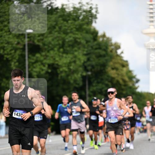 29.06.2025 - hella hamburg halbmarathon Dr. Thomas Lammeyer http://msf.ph/oto/8240417 29.06.2025 09:50:54 Kennedybrücke 1002, 1217, 2121, 2228, 2404, 2774, 3783, 4246, 4740, 5961, 6915, 7972, 8366, 8395, 9171, 10771, 11055 meine-sportfotos.de