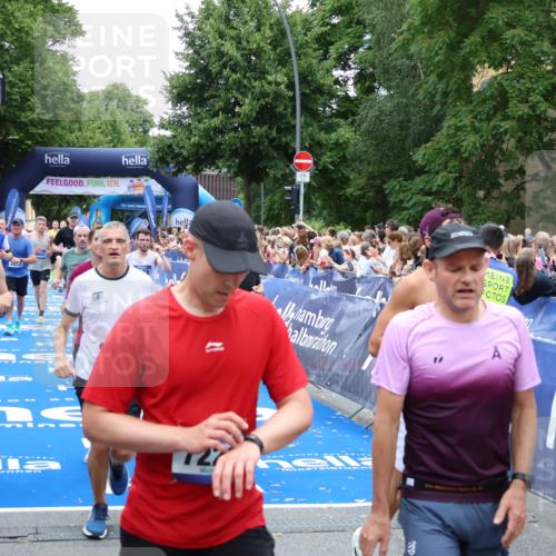 29.06.2025 - hella hamburg halbmarathon Zöllner http://msf.ph/oto/8240420 29.06.2025 10:55:55 Ziel 1179, 2612, 3256, 3668, 4772, 6569, 7147, 7976, 8968, 9246, 10084, 12858, 13474, 15884, 16401, 16434, 16786, 18125, 18867, 19047 meine-sportfotos.de