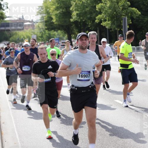 29.06.2025 - hella hamburg halbmarathon Jannik Wohlers http://msf.ph/oto/8240426 29.06.2025 09:54:28 Lombardsbrücke 1817, 2222, 2367, 2592, 2596, 2955, 3208, 3209, 4832, 5399, 5447, 5884, 6290, 6389, 6723, 6978, 6991, 7335, 7908, 8117, 8482, 8487, 8657, 8981, 9038, 9051, 9093, 9476, 9661, 9710, 11125, 11518, 11519, 11688, 12094, 12269, 12670, 13147, 13698, 13726, 13919, 14248, 14361, 14814, 15350, 15478, 15479, 15684, 16110, 16127, 16403, 16907, 17544, 17674, 17865, 18118, 18190, 18370, 18801, 18915, 18923 meine-sportfotos.de