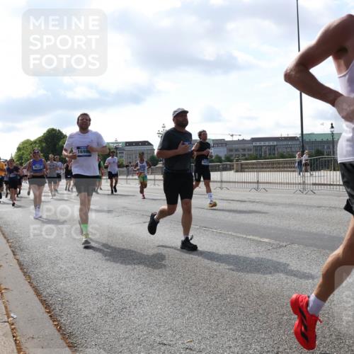 29.06.2025 - hella hamburg halbmarathon Lena Gebhardt http://msf.ph/oto/8240434 29.06.2025 09:56:22 Lombardsbrücke 1061, 1216, 1257, 1452, 1499, 1502, 1507, 1592, 1628, 1689, 1877, 2058, 2082, 2083, 2250, 2260, 2504, 2771, 2818, 2864, 2953, 2996, 3060, 3256, 3296, 3543, 4065, 4077, 4404, 4557, 4711, 4833, 5116, 5482, 5600, 5607, 5978, 6115, 6134, 6168, 6286, 6511, 6512, 6561, 6562, 7100, 7178, 7224, 7332, 7383, 7475, 7583, 7943, 8335, 8361, 8514, 8968, 8989, 8996, 9246, 9537, 9597, 10596 meine-sportfotos.de