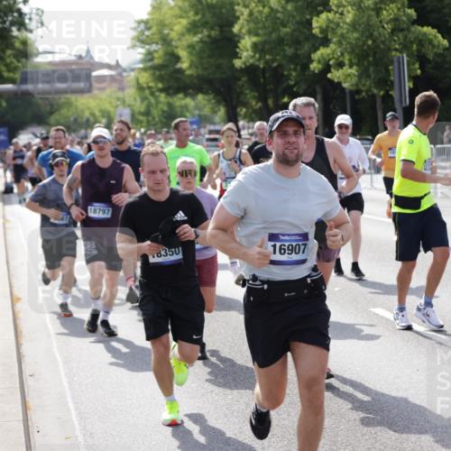 29.06.2025 - hella hamburg halbmarathon Jannik Wohlers http://msf.ph/oto/8240453 29.06.2025 09:54:28 Lombardsbrücke 1817, 2222, 2367, 2592, 2596, 2955, 3208, 3209, 4832, 5399, 5447, 5884, 6290, 6389, 6723, 6978, 6991, 7335, 7908, 8117, 8482, 8487, 8657, 8981, 9038, 9051, 9093, 9476, 9661, 9710, 11125, 11518, 11519, 11688, 12094, 12269, 12670, 13147, 13698, 13726, 13919, 14248, 14361, 14814, 15350, 15478, 15479, 15684, 16110, 16127, 16403, 16907, 17544, 17674, 17865, 18118, 18190, 18370, 18801, 18915, 18923 meine-sportfotos.de