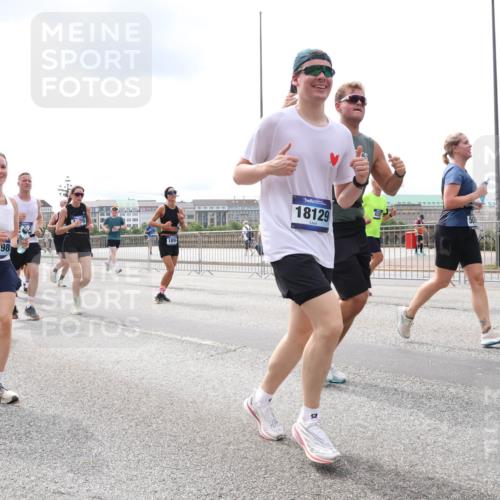29.06.2025 - hella hamburg halbmarathon Lena Gebhardt http://msf.ph/oto/8240455 29.06.2025 10:33:49 Lombardsbrücke 1189, 1275, 1417, 1705, 1787, 1896, 1995, 2265, 2342, 2482, 2496, 2526, 2776, 2933, 3170, 3264, 3340, 3345, 3560, 3812, 3829, 3848, 4164, 4361, 4433, 4449, 4479, 4696, 4807, 4942, 5075, 5096, 5141, 5557, 5561, 5566, 5569, 5584, 5691, 5821, 5822, 5887, 6109, 6364, 6515, 6516, 6854, 6956, 6999, 7027, 7565, 7653, 7705, 8021, 8157, 8202, 8277, 8282, 8375, 8377, 8383, 8401, 8891, 9094, 9234, 9258, 9438, 9750, 9780, 9799, 9875, 9995, 10007, 10071, 10561, 11811 meine-sportfotos.de