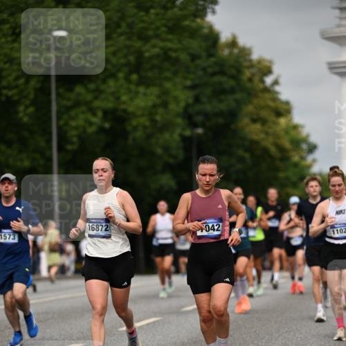 29.06.2025 - hella hamburg halbmarathon Dr. Thomas Lammeyer http://msf.ph/oto/8240499 29.06.2025 10:14:01 Kennedybrücke 1483, 1513, 1573, 1838, 3921, 4389, 5511, 7042, 7250, 7333, 7685, 8090, 8219, 8890, 9366, 9434, 9674, 9681, 9816, 9988, 10036, 10943, 11027, 11180 meine-sportfotos.de