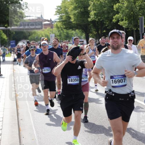 29.06.2025 - hella hamburg halbmarathon Jannik Wohlers http://msf.ph/oto/8240508 29.06.2025 09:54:28 Lombardsbrücke 1817, 2222, 2367, 2592, 2596, 2955, 3208, 3209, 4832, 5399, 5447, 5884, 6290, 6389, 6723, 6978, 6991, 7335, 7908, 8117, 8482, 8487, 8657, 8981, 9038, 9051, 9093, 9476, 9661, 9710, 11125, 11518, 11519, 11688, 12094, 12269, 12670, 13147, 13698, 13726, 13919, 14248, 14361, 14814, 15350, 15478, 15479, 15684, 16110, 16127, 16403, 16907, 17544, 17674, 17865, 18118, 18190, 18370, 18801, 18915, 18923 meine-sportfotos.de
