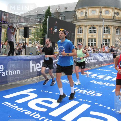 29.06.2025 - hella hamburg halbmarathon Michael Strokosch http://msf.ph/oto/8240514 29.06.2025 10:48:17 Ziel 1914, 7599, 8916, 9544, 11211, 12685, 14192, 14797, 14814, 15590, 15629, 15973, 15981, 16269, 18963, 19127 meine-sportfotos.de