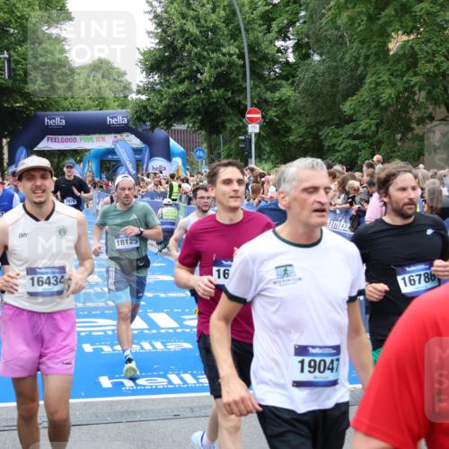 29.06.2025 - hella hamburg halbmarathon Zöllner http://msf.ph/oto/8240532 29.06.2025 10:55:57 Ziel 1179, 2612, 3256, 3668, 4772, 7147, 7976, 8968, 9246, 10084, 13474, 15868, 15884, 18125, 18867 meine-sportfotos.de