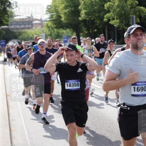 29.06.2025 - hella hamburg halbmarathon Jannik Wohlers http://msf.ph/oto/8240598 29.06.2025 09:54:28 Lombardsbrücke 1817, 2222, 2367, 2592, 2596, 2955, 3208, 3209, 4832, 5399, 5447, 5884, 6290, 6389, 6723, 6978, 6991, 7335, 7908, 8117, 8482, 8487, 8657, 8981, 9038, 9051, 9093, 9476, 9661, 9710, 11125, 11518, 11519, 11688, 12094, 12269, 12670, 13147, 13698, 13726, 13919, 14248, 14361, 14814, 15350, 15478, 15479, 15684, 16110, 16127, 16403, 16907, 17544, 17674, 17865, 18118, 18190, 18370, 18801, 18915, 18923 meine-sportfotos.de