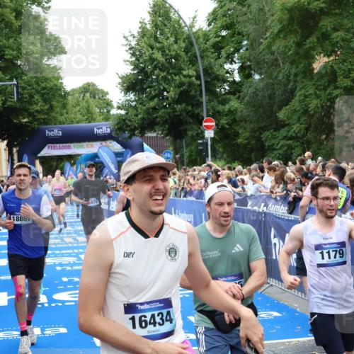 29.06.2025 - hella hamburg halbmarathon Zöllner http://msf.ph/oto/8240603 29.06.2025 10:55:58 Ziel 1179, 2612, 3256, 3668, 4772, 7147, 7976, 8968, 9246, 10084, 14867, 15184, 15868, 15884, 18867 meine-sportfotos.de