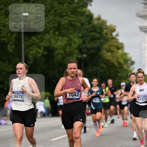 29.06.2025 - hella hamburg halbmarathon Dr. Thomas Lammeyer http://msf.ph/oto/8240618 29.06.2025 10:14:02 Kennedybrücke 1483, 1513, 1573, 1838, 3921, 4389, 5511, 7042, 7250, 7333, 7685, 8090, 8219, 8890, 9366, 9674, 9681, 9816, 9988, 10036, 11027, 11180 meine-sportfotos.de