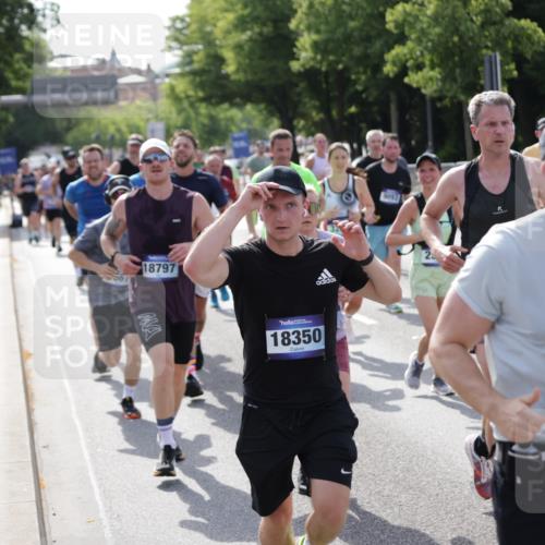 29.06.2025 - hella hamburg halbmarathon Jannik Wohlers http://msf.ph/oto/8240643 29.06.2025 09:54:28 Lombardsbrücke 1817, 2222, 2367, 2592, 2596, 2955, 3208, 3209, 4832, 5399, 5447, 5884, 6290, 6389, 6723, 6978, 6991, 7335, 7908, 8117, 8482, 8487, 8657, 8981, 9038, 9051, 9093, 9476, 9661, 9710, 11125, 11518, 11519, 11688, 12094, 12269, 12670, 13147, 13698, 13726, 13919, 14248, 14361, 14814, 15350, 15478, 15479, 15684, 16110, 16127, 16403, 16907, 17544, 17674, 17865, 18118, 18190, 18370, 18801, 18915, 18923 meine-sportfotos.de