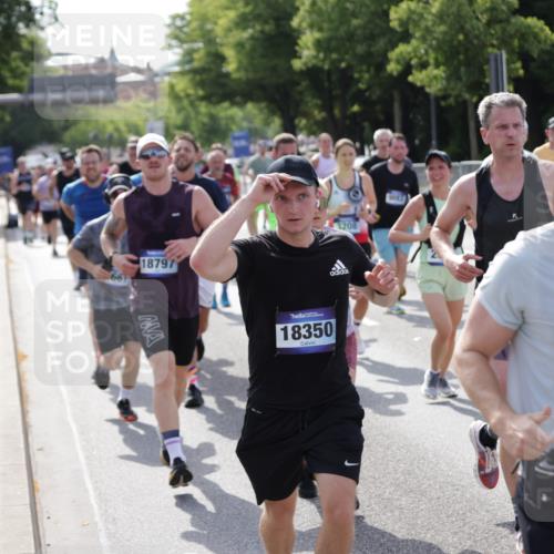 29.06.2025 - hella hamburg halbmarathon Jannik Wohlers http://msf.ph/oto/8240657 29.06.2025 09:54:29 Lombardsbrücke 2222, 2367, 2592, 2596, 2816, 2955, 3208, 3209, 4832, 5399, 5447, 5884, 6290, 6389, 6723, 6923, 6978, 6991, 7335, 7908, 8117, 8482, 8487, 8657, 8981, 9038, 9051, 9093, 9476, 9661, 9710, 11125, 11333, 11518, 11519, 11688, 12094, 12269, 12657, 12670, 13147, 13666, 13698, 13726, 13919, 14361, 14814, 15350, 15478, 15479, 15684, 16110, 16127, 16403, 16907, 17544, 17674, 18118, 18190, 18370, 18801, 18915, 18923 meine-sportfotos.de