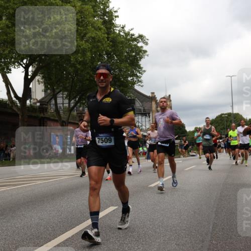 29.06.2025 - hella hamburg halbmarathon Yannick Fuchs http://msf.ph/oto/8240666 29.06.2025 10:47:22 20KM 1061, 1151, 1258, 1499, 1706, 1727, 1783, 2074, 2082, 2099, 2346, 2910, 3059, 3208, 3209, 3334, 4065, 4635, 4770, 5077, 5866, 6198, 6628, 6629, 6762, 6877, 7177, 7509, 7864, 7918, 8273, 8361, 8390, 8447, 9142, 9537, 10549, 10724, 10891, 10895, 11992, 12379, 12413, 12490, 12875, 12909, 12910, 13032, 13289, 13997, 14323, 15061, 15126, 15179, 15430, 15497, 16538, 16986, 18134, 18487, 18590, 18720, 18901, 19244 meine-sportfotos.de