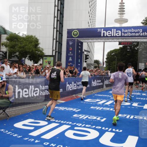 29.06.2025 - hella hamburg halbmarathon Michael Strokosch http://msf.ph/oto/8240718 29.06.2025 10:55:20 Ziel 1549, 1628, 2119, 4903, 5643, 6723, 6891, 8973, 10188, 10263, 10582, 11184, 12526, 13470, 14834, 15854, 16521, 18031, 18290, 18380, 18531, 18966 meine-sportfotos.de