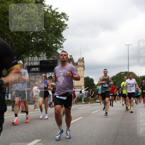 29.06.2025 - hella hamburg halbmarathon Yannick Fuchs http://msf.ph/oto/8240737 29.06.2025 10:47:23 20KM 1061, 1151, 1258, 1499, 1706, 1727, 1783, 2074, 2082, 2099, 2346, 2910, 3059, 3208, 3209, 3334, 4065, 4635, 4770, 5077, 5866, 6198, 6481, 6628, 6629, 6762, 6877, 6942, 7177, 7509, 7864, 7918, 8361, 8390, 8447, 9142, 9537, 10549, 10724, 10891, 10895, 11992, 12379, 12413, 12490, 12875, 12909, 12910, 13032, 13289, 13997, 14323, 15061, 15126, 15179, 15430, 15497, 16477, 16538, 16986, 18134, 18487, 18590, 18720, 18901, 19244 meine-sportfotos.de