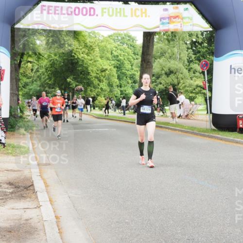 29.06.2025 - hella hamburg halbmarathon MichiJ http://msf.ph/oto/8240745 29.06.2025 10:50:29 Zwischen KM18-KM19 1316, 3919, 12008, 12475, 12646, 15698, 16688, 17437, 17895, 18324 meine-sportfotos.de