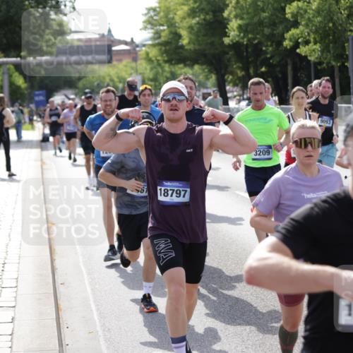29.06.2025 - hella hamburg halbmarathon Jannik Wohlers http://msf.ph/oto/8240754 29.06.2025 09:54:29 Lombardsbrücke 2222, 2367, 2592, 2596, 2816, 2955, 3208, 3209, 4832, 5399, 5447, 5884, 6290, 6389, 6723, 6923, 6978, 6991, 7335, 7908, 8117, 8482, 8487, 8657, 8981, 9038, 9051, 9093, 9476, 9661, 9710, 11125, 11333, 11518, 11519, 11688, 12094, 12269, 12657, 12670, 13147, 13666, 13698, 13726, 13919, 14361, 14814, 15350, 15478, 15479, 15684, 16110, 16127, 16403, 16907, 17544, 17674, 18118, 18190, 18370, 18801, 18915, 18923 meine-sportfotos.de