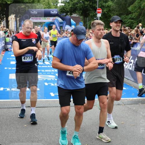 29.06.2025 - hella hamburg halbmarathon Zöllner http://msf.ph/oto/8240758 29.06.2025 10:56:01 Ziel 3042, 4772, 7147, 8968, 9246, 10084, 14867, 15184, 15868, 15884, 16176 meine-sportfotos.de