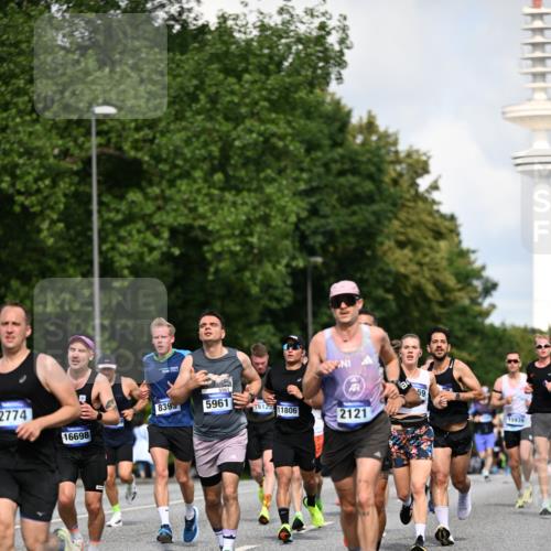 29.06.2025 - hella hamburg halbmarathon Dr. Thomas Lammeyer http://msf.ph/oto/8240759 29.06.2025 09:50:55 Kennedybrücke 1217, 2121, 2228, 2404, 2774, 3783, 4246, 5961, 6915, 7972, 8366, 8395, 9171, 10771 meine-sportfotos.de