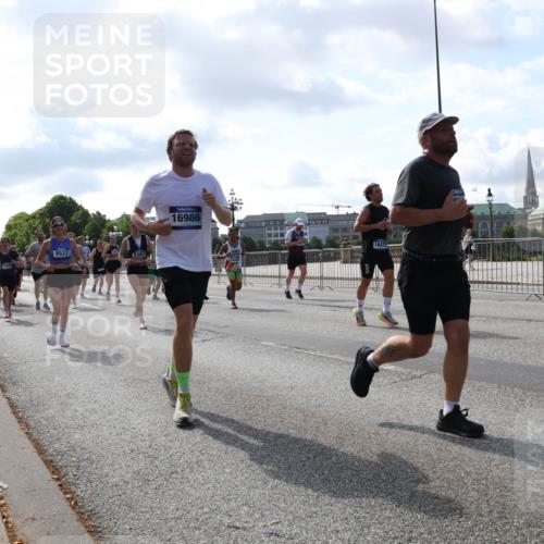 29.06.2025 - hella hamburg halbmarathon Lena Gebhardt http://msf.ph/oto/8240765 29.06.2025 09:56:23 Lombardsbrücke 1061, 1216, 1257, 1452, 1499, 1502, 1507, 1592, 1628, 1689, 1877, 2058, 2082, 2083, 2250, 2260, 2504, 2771, 2818, 2864, 2953, 2996, 3060, 3256, 3296, 3543, 4065, 4077, 4404, 4557, 4711, 4833, 5116, 5482, 5600, 5607, 5978, 6115, 6134, 6168, 6286, 6511, 6512, 6561, 6562, 7178, 7224, 7332, 7383, 7475, 7583, 7943, 8261, 8335, 8361, 8514, 8968, 8989, 8996, 9246, 9537, 9597, 10596 meine-sportfotos.de