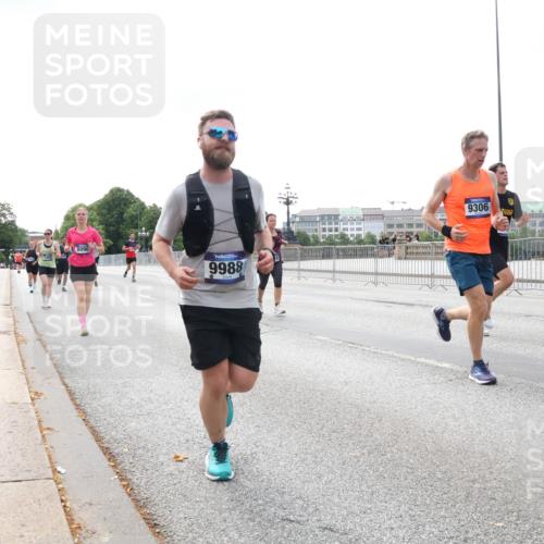 29.06.2025 - hella hamburg halbmarathon Lena Gebhardt http://msf.ph/oto/8240773 29.06.2025 10:09:44 Lombardsbrücke 1052, 1456, 1483, 1513, 1823, 2978, 4592, 4859, 5806, 5885, 6674, 7058, 7187, 8090, 8685, 9150, 9297, 9306, 9674, 9781, 9988, 10194, 12156, 12255, 12509, 12567, 12862, 13739, 15697, 16191, 16455, 16688, 16918, 17630, 17899, 18076, 18440, 18707, 18726, 18727, 19166, 19242 meine-sportfotos.de