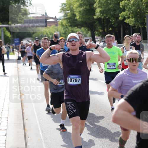 29.06.2025 - hella hamburg halbmarathon Jannik Wohlers http://msf.ph/oto/8240776 29.06.2025 09:54:29 Lombardsbrücke 2222, 2367, 2592, 2596, 2816, 2955, 3208, 3209, 4832, 5399, 5447, 5884, 6290, 6389, 6723, 6923, 6978, 6991, 7335, 7908, 8117, 8482, 8487, 8657, 8981, 9038, 9051, 9093, 9476, 9661, 9710, 11125, 11333, 11518, 11519, 11688, 12094, 12269, 12657, 12670, 13147, 13666, 13698, 13726, 13919, 14361, 14814, 15350, 15478, 15479, 15684, 16110, 16127, 16403, 16907, 17544, 17674, 18118, 18190, 18370, 18801, 18915, 18923 meine-sportfotos.de