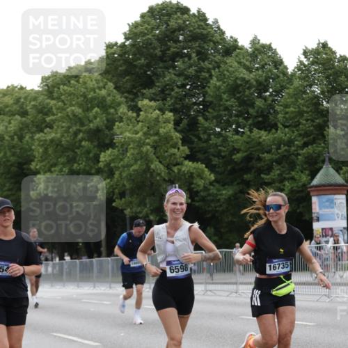 29.06.2025 - hella hamburg halbmarathon Jannik Wohlers http://msf.ph/oto/8240779 29.06.2025 10:29:43 Lombardsbrücke 1097, 1547, 3443, 3573, 3613, 5063, 5322, 6598, 6616, 6626, 8792, 8941, 10162, 12504, 12537, 12710, 14304, 16182, 16601, 16604, 16735, 16769, 17529, 18046, 18503, 18671 meine-sportfotos.de