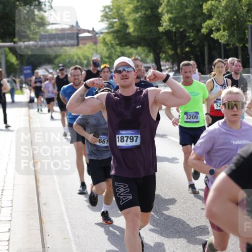 29.06.2025 - hella hamburg halbmarathon Jannik Wohlers http://msf.ph/oto/8240803 29.06.2025 09:54:29 Lombardsbrücke 2222, 2367, 2592, 2596, 2816, 2955, 3208, 3209, 4832, 5399, 5447, 5884, 6290, 6389, 6723, 6923, 6978, 6991, 7335, 7908, 8117, 8482, 8487, 8657, 8981, 9038, 9051, 9093, 9476, 9661, 9710, 11125, 11333, 11518, 11519, 11688, 12094, 12269, 12657, 12670, 13147, 13666, 13698, 13726, 13919, 14361, 14814, 15350, 15478, 15479, 15684, 16110, 16127, 16403, 16907, 17544, 17674, 18118, 18190, 18370, 18801, 18915, 18923 meine-sportfotos.de