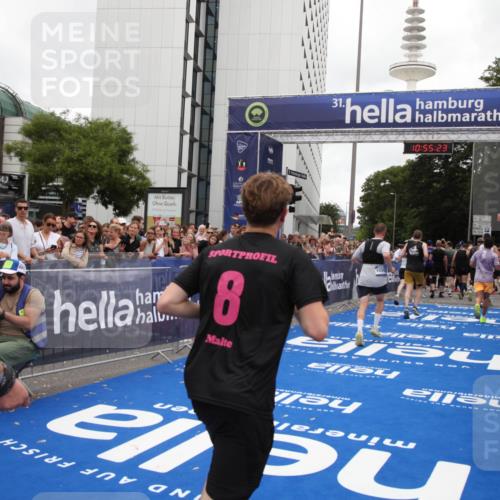 29.06.2025 - hella hamburg halbmarathon Michael Strokosch http://msf.ph/oto/8240823 29.06.2025 10:55:22 Ziel 4189, 5643, 6723, 6891, 8487, 8973, 10188, 10263, 10582, 11184, 12526, 13236, 13470, 15854, 16521, 16985, 18290, 18380, 18531 meine-sportfotos.de