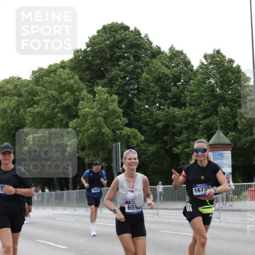 29.06.2025 - hella hamburg halbmarathon Jannik Wohlers http://msf.ph/oto/8240845 29.06.2025 10:29:43 Lombardsbrücke 1097, 1547, 3443, 3573, 3613, 5063, 5322, 6598, 6616, 6626, 8792, 8941, 10162, 12504, 12537, 12710, 14304, 16182, 16601, 16604, 16735, 16769, 17529, 18046, 18503, 18671 meine-sportfotos.de