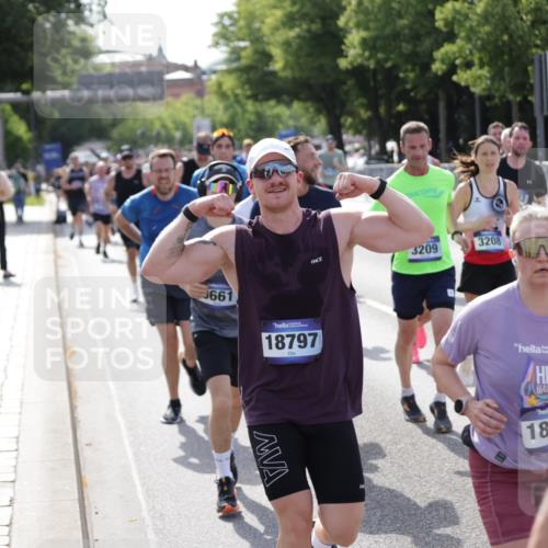 29.06.2025 - hella hamburg halbmarathon Jannik Wohlers http://msf.ph/oto/8240859 29.06.2025 09:54:29 Lombardsbrücke 2222, 2367, 2592, 2596, 2816, 2955, 3208, 3209, 4832, 5399, 5447, 5884, 6290, 6389, 6723, 6923, 6978, 6991, 7335, 7908, 8117, 8482, 8487, 8657, 8981, 9038, 9051, 9093, 9476, 9661, 9710, 11125, 11333, 11518, 11519, 11688, 12094, 12269, 12657, 12670, 13147, 13666, 13698, 13726, 13919, 14361, 14814, 15350, 15478, 15479, 15684, 16110, 16127, 16403, 16907, 17544, 17674, 18118, 18190, 18370, 18801, 18915, 18923 meine-sportfotos.de