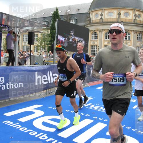 29.06.2025 - hella hamburg halbmarathon Michael Strokosch http://msf.ph/oto/8240865 29.06.2025 10:48:21 Ziel 1537, 5129, 7367, 7599, 8916, 9770, 11211, 11467, 14797, 15629, 15735, 17745, 17982, 18963, 19127 meine-sportfotos.de