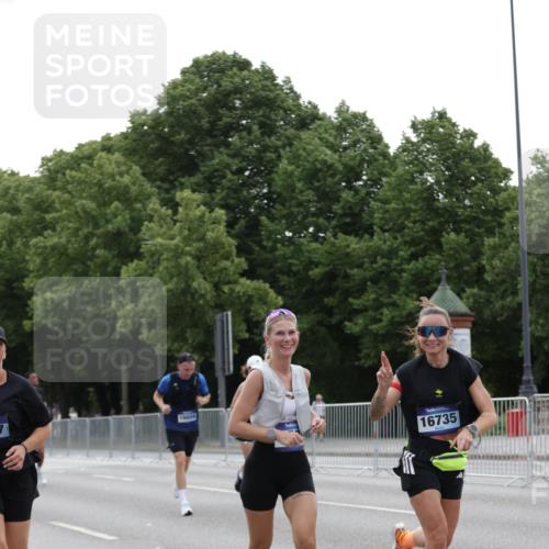 29.06.2025 - hella hamburg halbmarathon Jannik Wohlers http://msf.ph/oto/8240874 29.06.2025 10:29:43 Lombardsbrücke 1097, 1547, 3443, 3573, 3613, 5063, 5322, 6598, 6616, 6626, 8792, 8941, 10162, 12504, 12537, 12710, 14304, 16182, 16601, 16604, 16735, 16769, 17529, 18046, 18503, 18671 meine-sportfotos.de