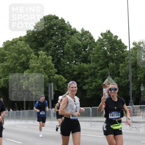 29.06.2025 - hella hamburg halbmarathon Jannik Wohlers http://msf.ph/oto/8240897 29.06.2025 10:29:43 Lombardsbrücke 1097, 1547, 3443, 3573, 3613, 5063, 5322, 6598, 6616, 6626, 8792, 8941, 10162, 12504, 12537, 12710, 14304, 16182, 16601, 16604, 16735, 16769, 17529, 18046, 18503, 18671 meine-sportfotos.de
