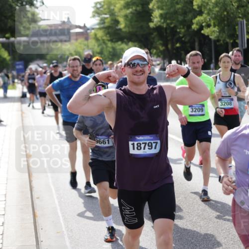 29.06.2025 - hella hamburg halbmarathon Jannik Wohlers http://msf.ph/oto/8240905 29.06.2025 09:54:30 Lombardsbrücke 2222, 2367, 2592, 2596, 2816, 2955, 3208, 3209, 4832, 5399, 5447, 5705, 6290, 6389, 6723, 6923, 6978, 6991, 7335, 7908, 8117, 8482, 8487, 8657, 8981, 9038, 9051, 9093, 9476, 9661, 9710, 11125, 11333, 11518, 11519, 11688, 12094, 12269, 12657, 12670, 13147, 13666, 13698, 13726, 13919, 14361, 14814, 15350, 15478, 15479, 15512, 15684, 15871, 16062, 16110, 16127, 16403, 16907, 17544, 17674, 18118, 18190, 18370, 18801, 18915, 18923 meine-sportfotos.de