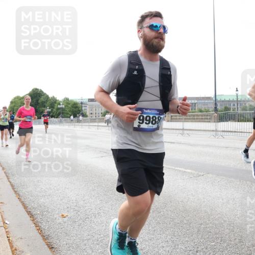 29.06.2025 - hella hamburg halbmarathon Lena Gebhardt http://msf.ph/oto/8240924 29.06.2025 10:09:44 Lombardsbrücke 1052, 1456, 1483, 1513, 1823, 2978, 4592, 4859, 5806, 5885, 6674, 7058, 7187, 8090, 8685, 9150, 9297, 9306, 9674, 9781, 9988, 10194, 12156, 12255, 12509, 12567, 12862, 13739, 15697, 16191, 16455, 16688, 16918, 17630, 17899, 18076, 18440, 18707, 18726, 18727, 19166, 19242 meine-sportfotos.de